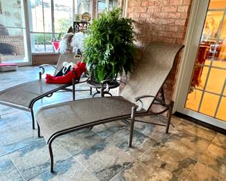 2 Patio loungers 