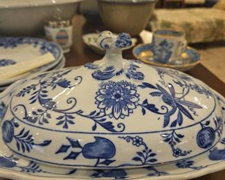 Covered Serving Platter 
Meissen BWM & Co. England. Cauldron 11” x 8”
