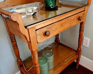 Sturdy piece on wheels