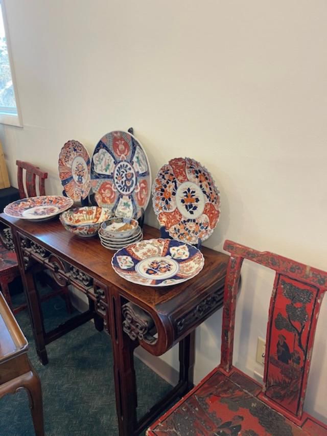 Imari chargers, altar table, pair laquer chairs
