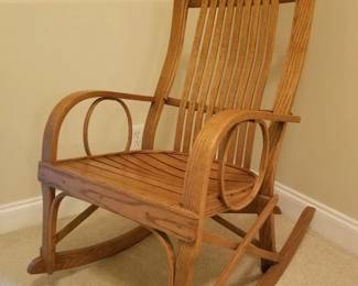 Amish Round Arm Style Rocking Chair