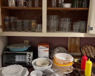 Collectible single-pc Corningware, Pyrex, barwares, and other kitchenwares/cookware