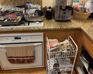 
Espresso machine, kitchen towels