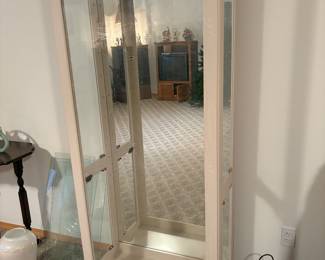 Display cabinet (has 4 glass shelves)