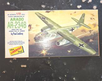 Lindberg Line Arado AR-234B German Twin Jet Bomber Plastic Model Construction Kit