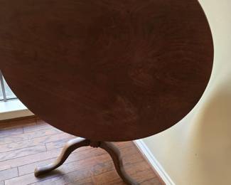 Mahogany tilt top table, England circa 1800 (Georgian)