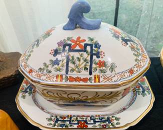 Faience soup tureen with lid and underplate