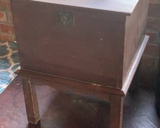 Early primitive cellerette ( liquor chest)