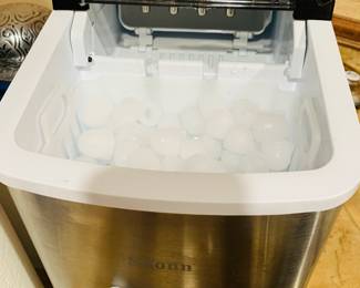 2 new in boxes fancy table top ice machines. 