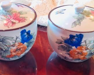 Chinese Famille Rose hand painted pircelain