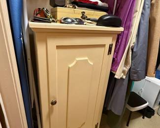 Storage cabinet