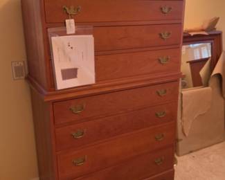 Clore dresser
