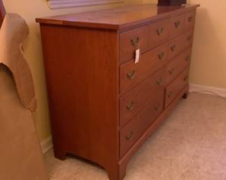 Clore dresser