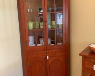Close corner cabinet