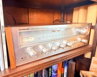 Pioneer Receiver - SX-450
Receiver turns on, lights up & appears to be in working order - not tested with speakers