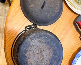 Griswold Cast Iron Dutch Oven