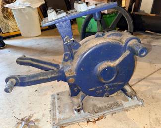 * CHALLENGE WINDMILL HAND WELL PUMP PUMP JACK
