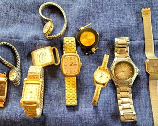 2 BULOVA WATCHES & ASSORTED WATCH LOT ALL UNTESTED AS IS