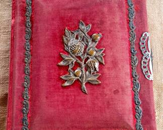 ANTIQUE 1904 RED VELVET PHOTO ALBUM W ANCHOR LATCH