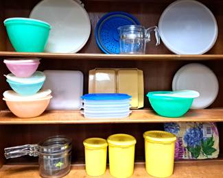 TUPPERWARE LOT