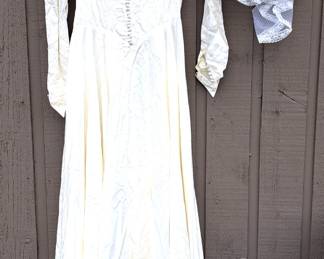 VINTAGE WEDDING DRESS 