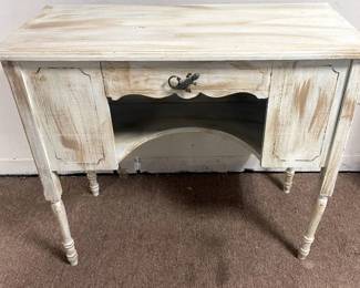 SHABBY TABLE