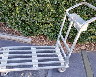 HEAVY DUTY ROLLING CART