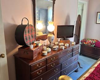 Henkel Harris Dresser
Henkel Harris Mirror