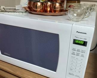 Rosenberg Estate Sale — vintage kitchen items with classic charm.