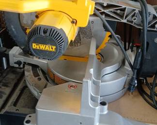 DEWALT Compound Miter Saw