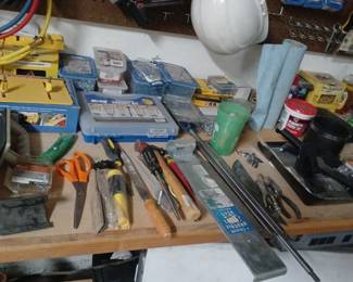There's more tools than pictured at this property...