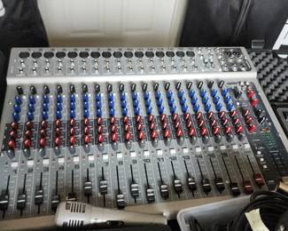 Peavey PV 20 USB Mixer with USB and Effects