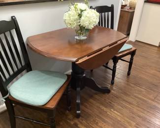 Drop Leaf With 4 Chairs