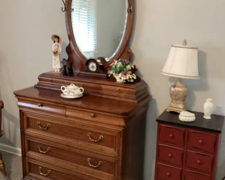 Chez Michelle Dresser