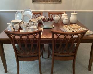 Stanley w/Leaf and 6 Chairs