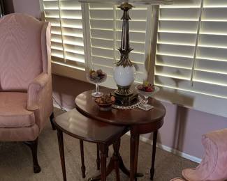 Flint & Horner Co. Conjoined Candle Stand Table