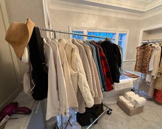 LARGE COLLECTION OF WOMEN'S CLOTHING