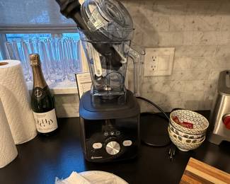 VITAMIX BLENDER