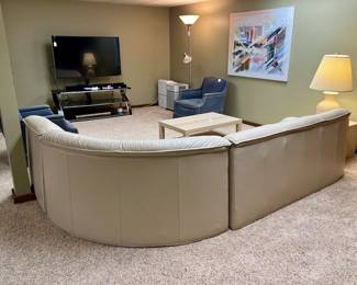 LEATHER SECTIONAL