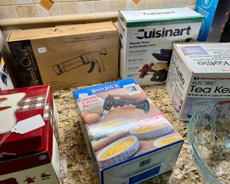 SMALL APPLIANCES AND KITCHEN ESSENTIALS