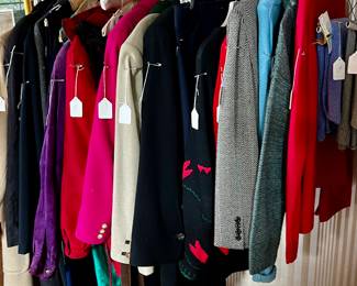 LADIES CLOTHING MEDIUM