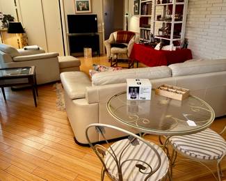 DEN WITH LEATHER FURNITURE