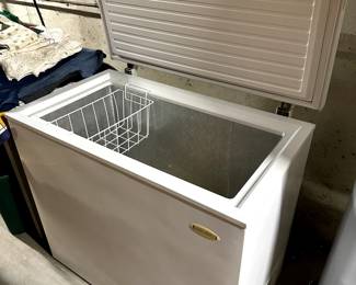 CHEST FREEZER