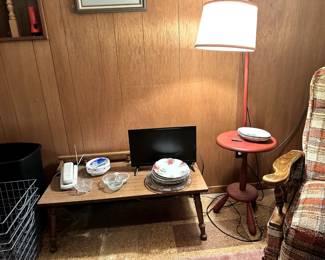 FURNITURE TABLE LAMP  COFFEE TABLE  DISHES