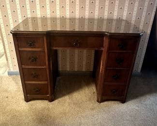 FURNITURE ANIQUE DESK