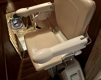 HANDICARE STAIR LIFT