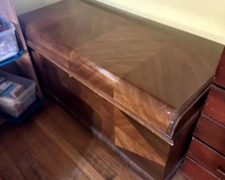 FURNITURE LANE CEDAR CHEST