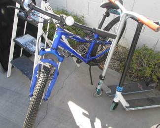 Specialized Hotrock 24" 8-Speed Kid's Bike