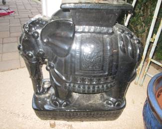  Elephant Patio Stand