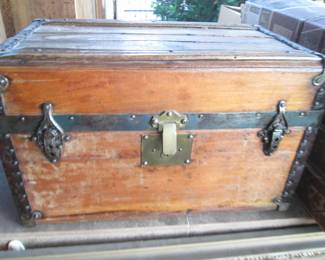 Steamer Trunk with Inside Tray